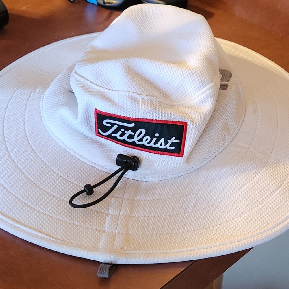 Titleist FJ Pro V1 Bucket Hat